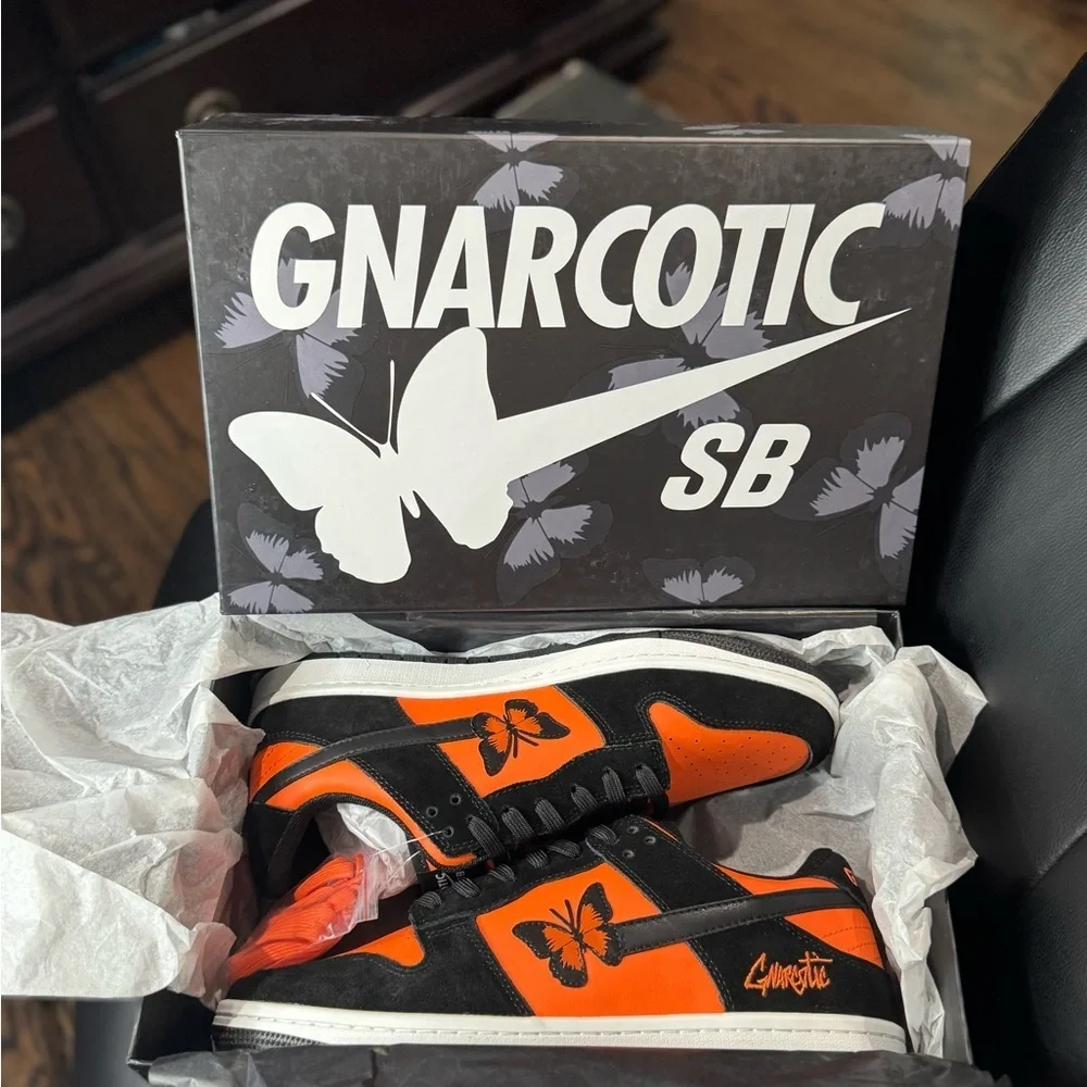 Rare Nike SB Gnarotic Black and Orange Sneakers Size 11M - Picture 3 of 3